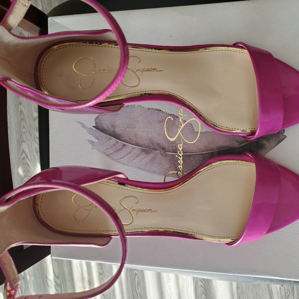 Women high heel shoe